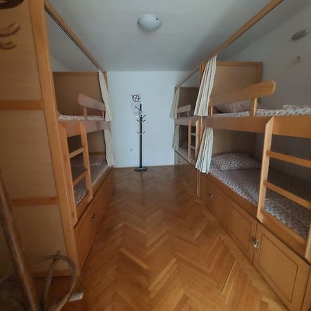 Hostel Valentin 2 Скопье Экстерьер фото