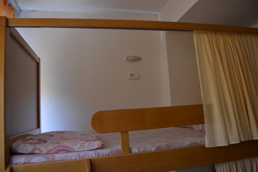 Hostel Valentin 2 Скопье Экстерьер фото