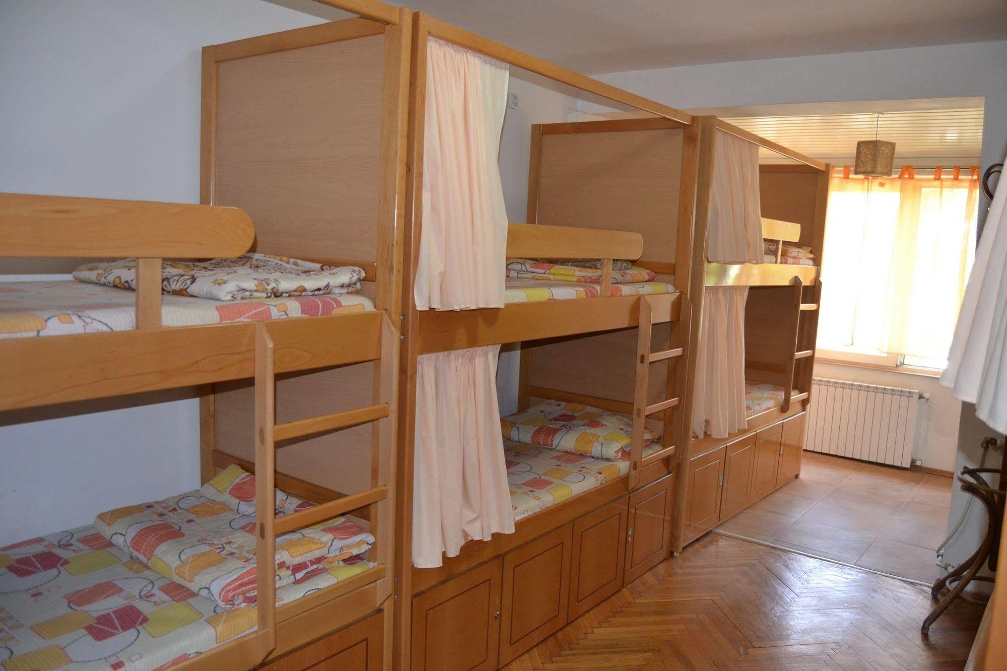 Hostel Valentin 2 Скопье Экстерьер фото
