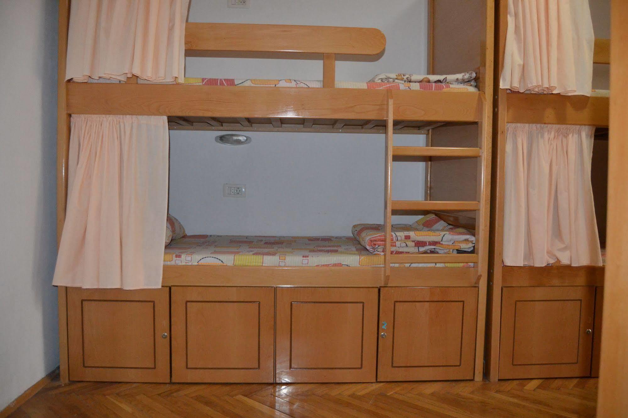Hostel Valentin 2 Скопье Экстерьер фото