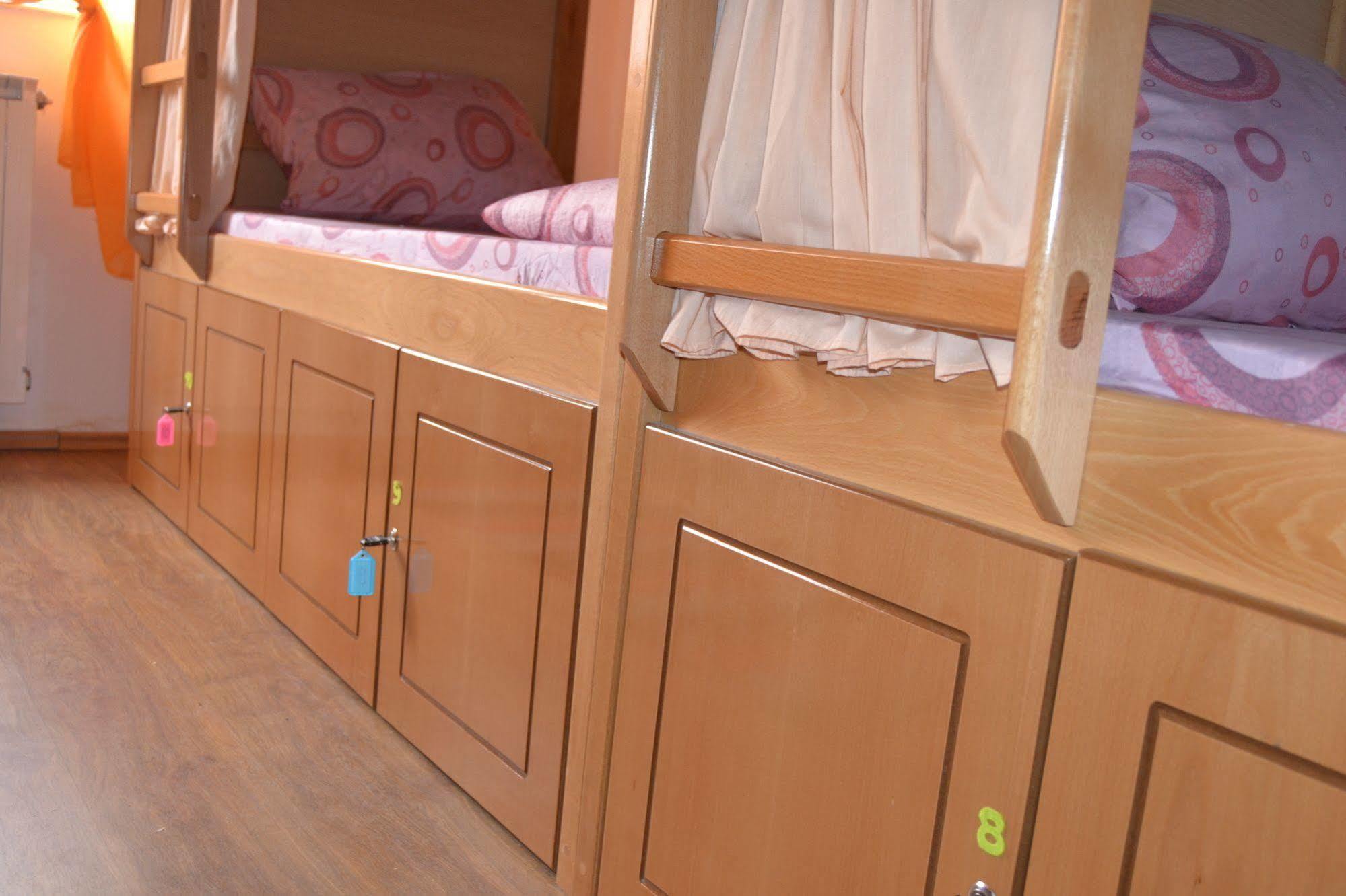 Hostel Valentin 2 Скопье Экстерьер фото